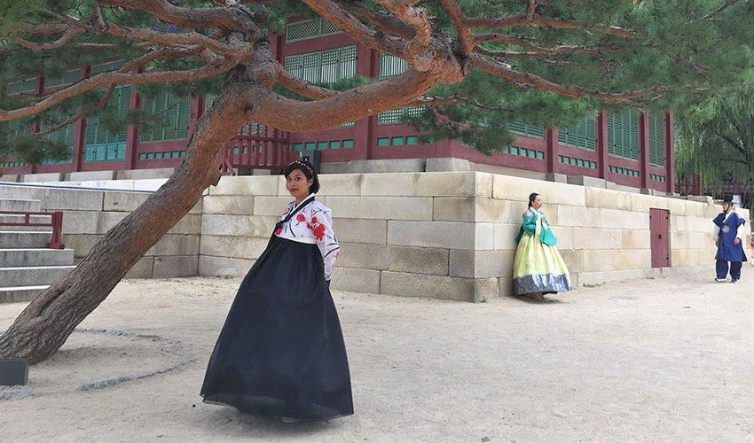 Kat_Orbeta con Hanbok in Corea del sud